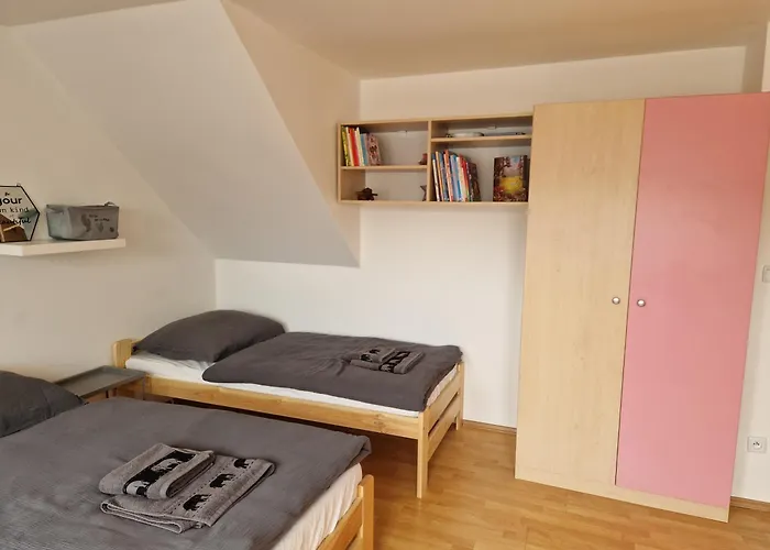 Nyaraló Na Navsi Výrovice